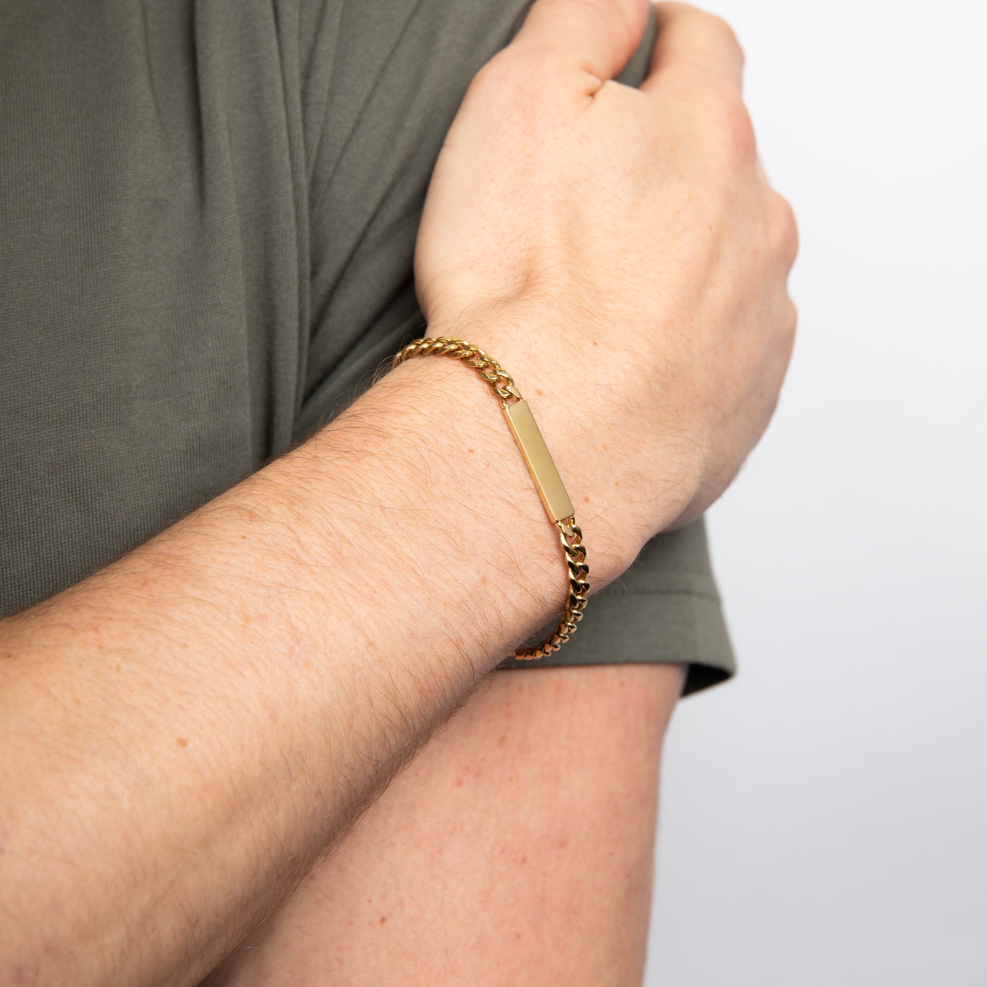 Gold Chain Bracelet with Rectangular Bar